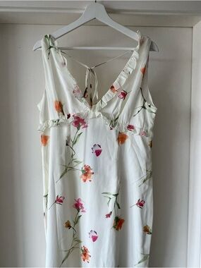 Boohoo  Floral Chiffon V-Neck Maxi Dress - NWT - Size 10